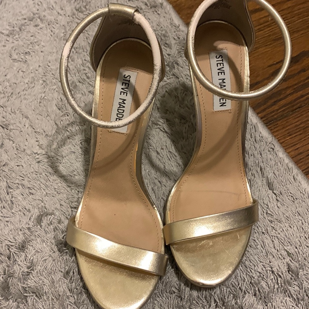 STEVE MADDEN GOLD HEELS SIZE 7